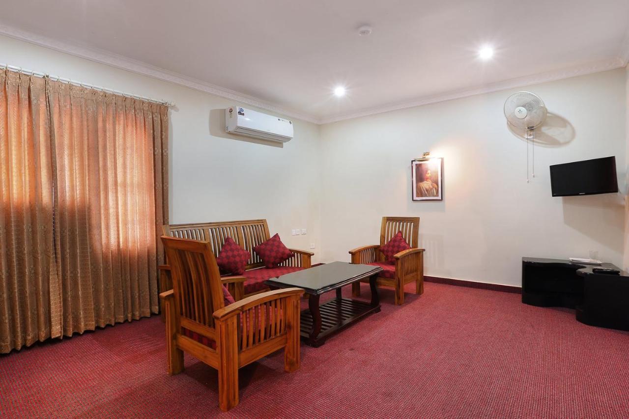 Capital O 46475 Gd International Redfort Otel Nilambūr Dış mekan fotoğraf